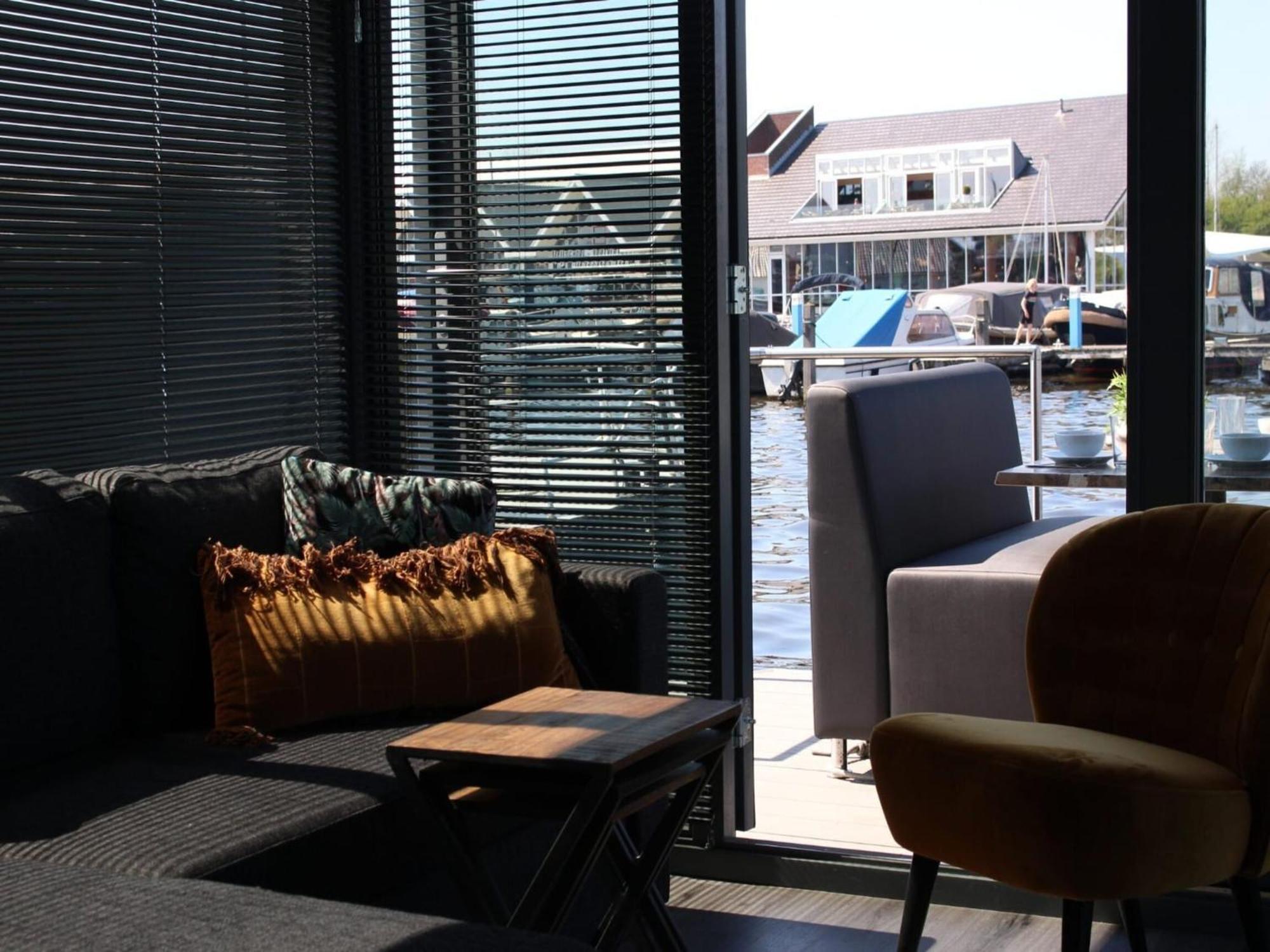Modern Houseboat With Air Conditioning Located In Marina Uitgeest Buitenkant foto