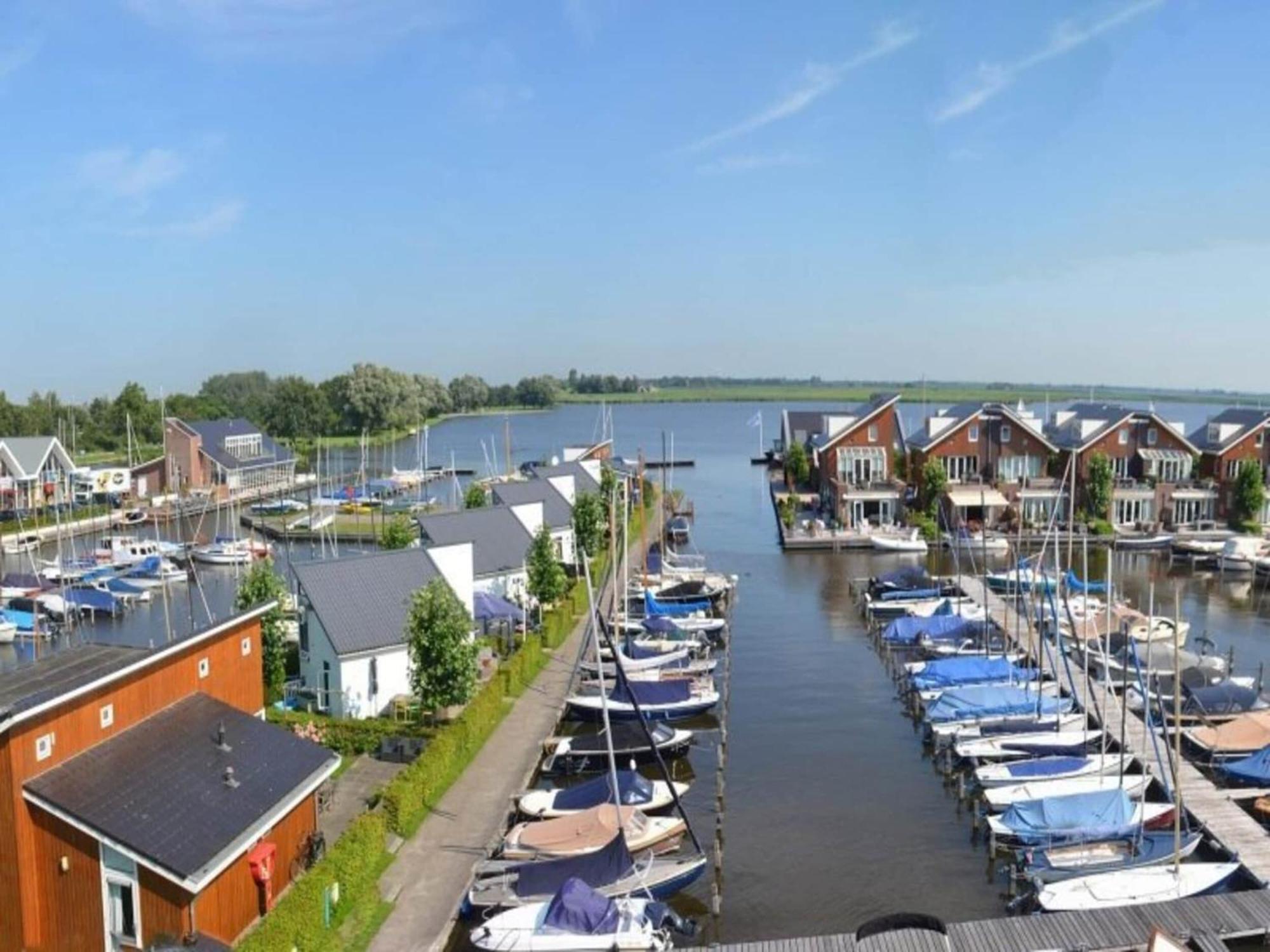 Modern Houseboat With Air Conditioning Located In Marina Uitgeest Buitenkant foto