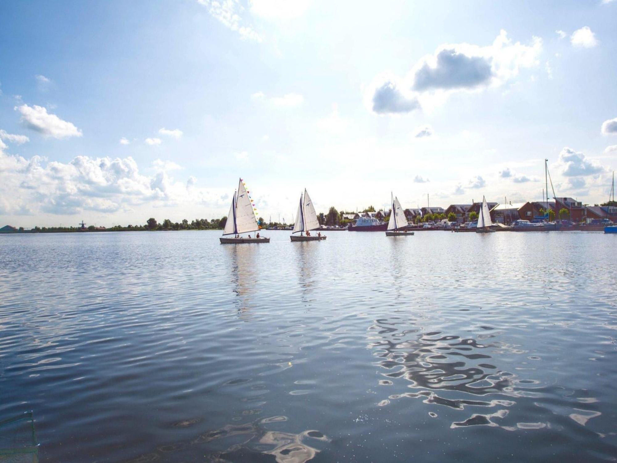 Modern Houseboat With Air Conditioning Located In Marina Uitgeest Buitenkant foto