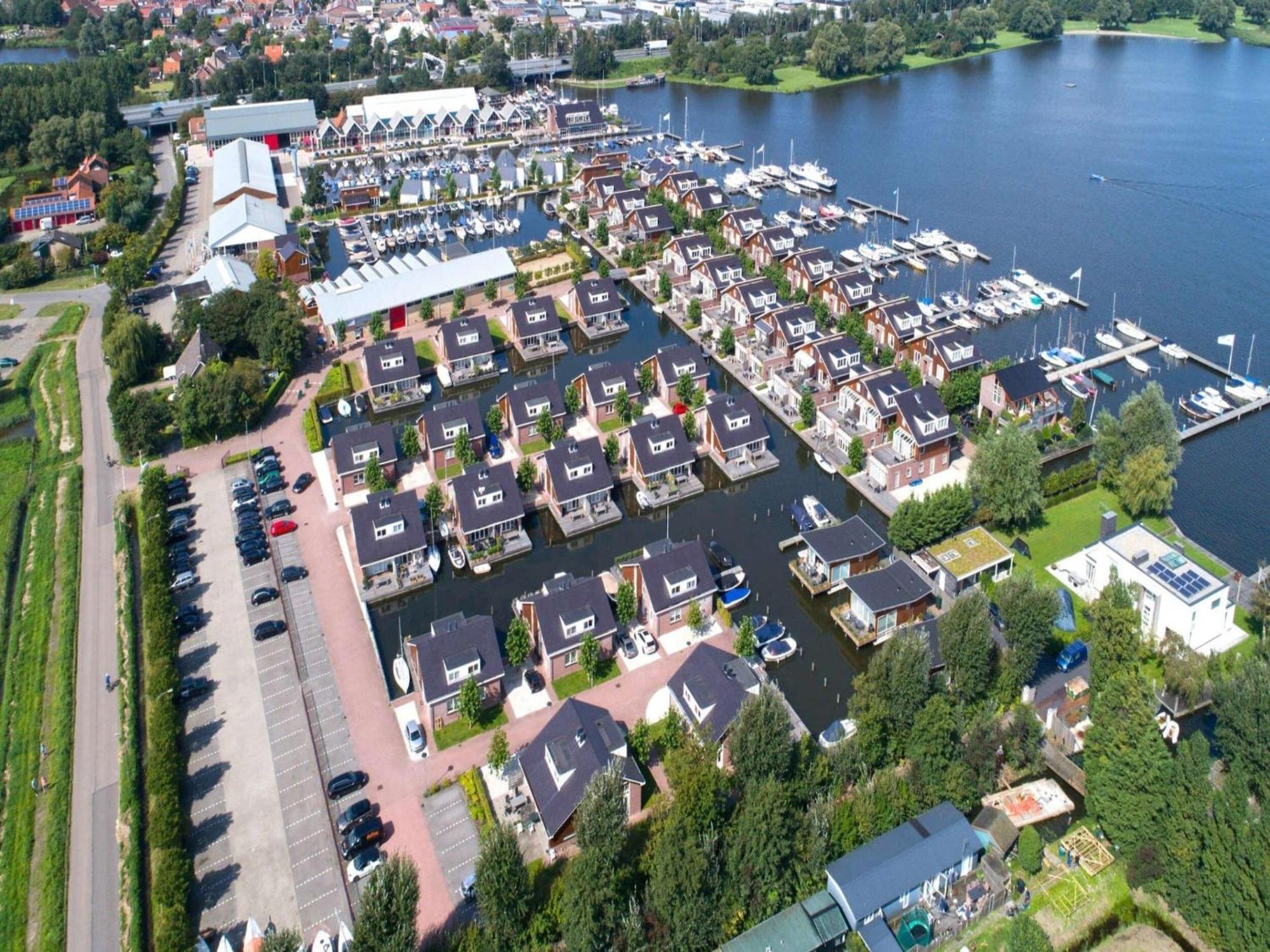Modern Houseboat With Air Conditioning Located In Marina Uitgeest Buitenkant foto