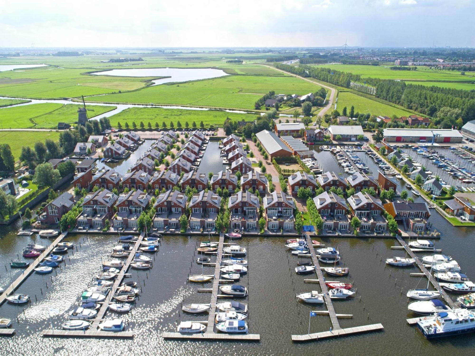 Modern Houseboat With Air Conditioning Located In Marina Uitgeest Buitenkant foto